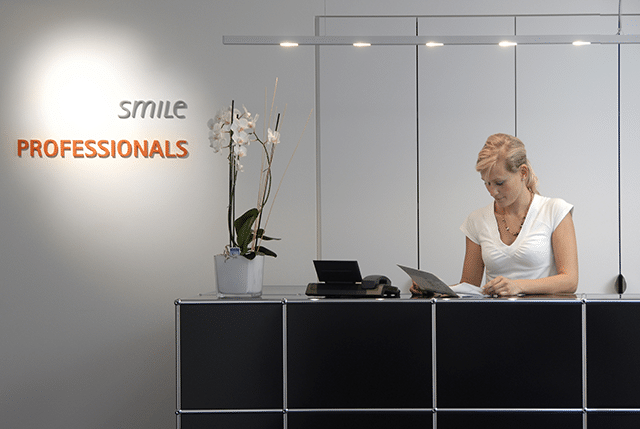 Bestehende Mitarbeiter schätzen ein klar strukturiertes Prophylaxekonzept, das Sicherheit und Effizienz im Praxisalltag gewährleistet.